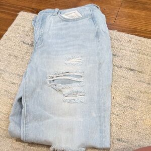 Women’s Light Wash Ankle Crop Distressed Jeans